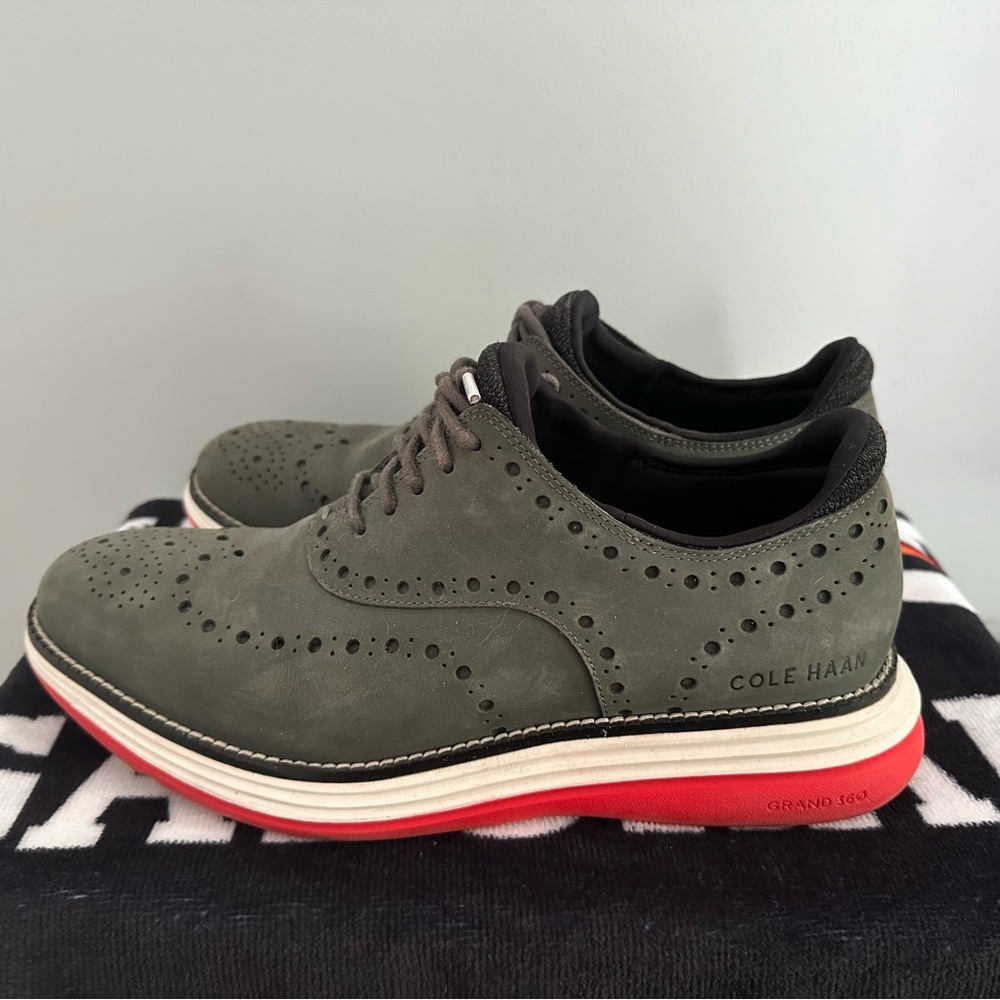 Cole Haan OriginalGrand Grey/Red Soles - Size 7 - Used
